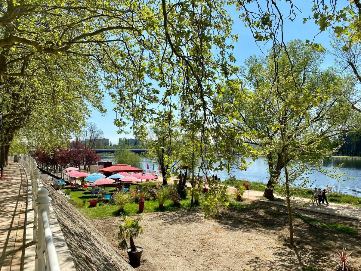 Charmant F1 Avec Terrasse Et Vue Sur Jardin Arbore - Fraicheur Naturelle Du Rez De Jardin - Parking Bellerive-sur-Allier Exterior photo