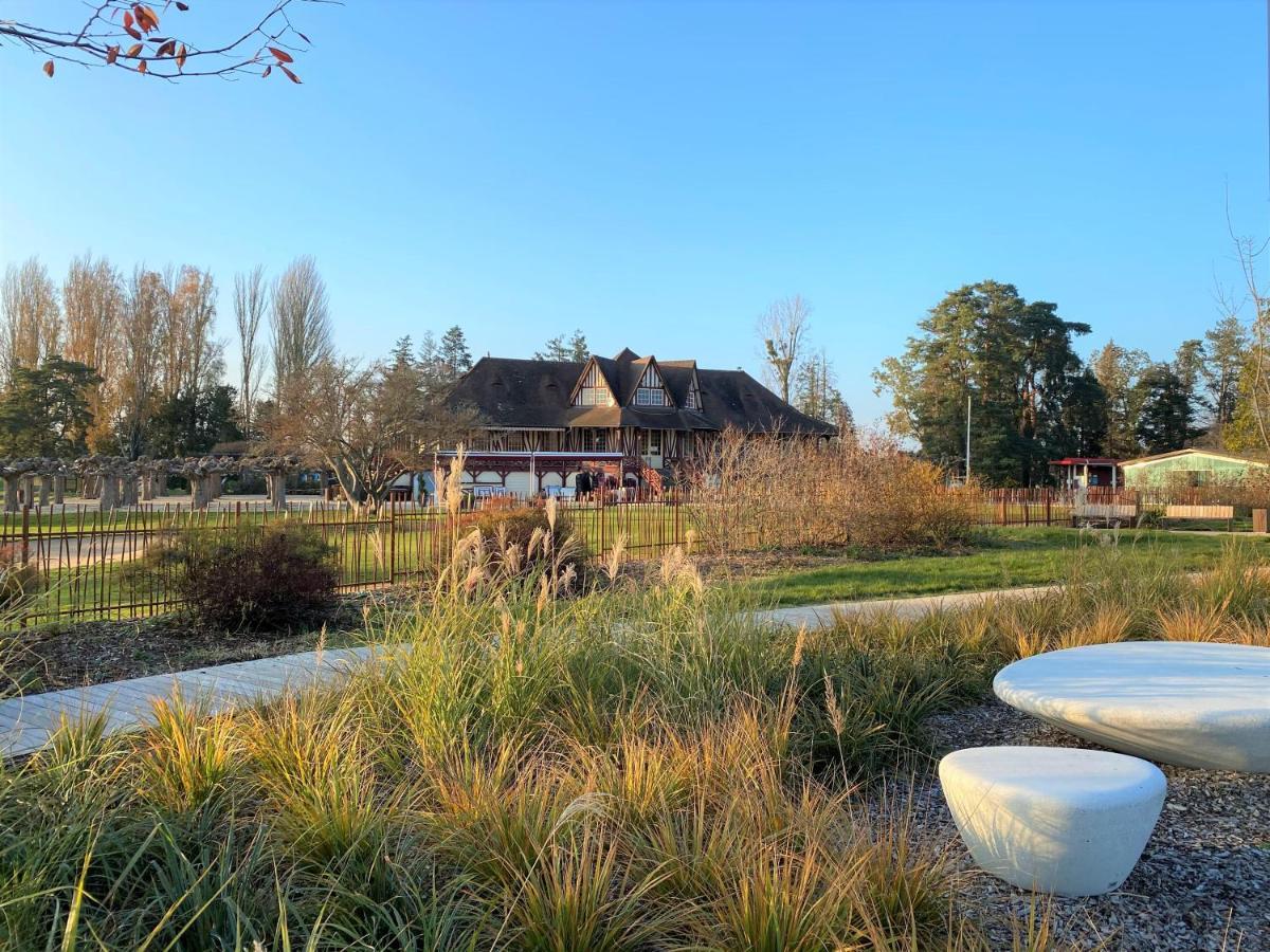 Charmant F1 Avec Terrasse Et Vue Sur Jardin Arbore - Fraicheur Naturelle Du Rez De Jardin - Parking Bellerive-sur-Allier Exterior photo