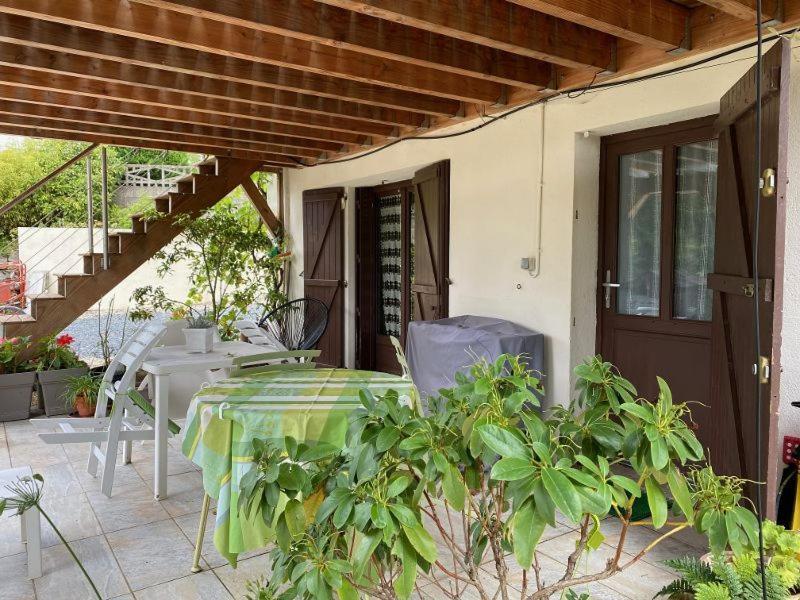 Charmant F1 Avec Terrasse Et Vue Sur Jardin Arbore - Fraicheur Naturelle Du Rez De Jardin - Parking Bellerive-sur-Allier Exterior photo